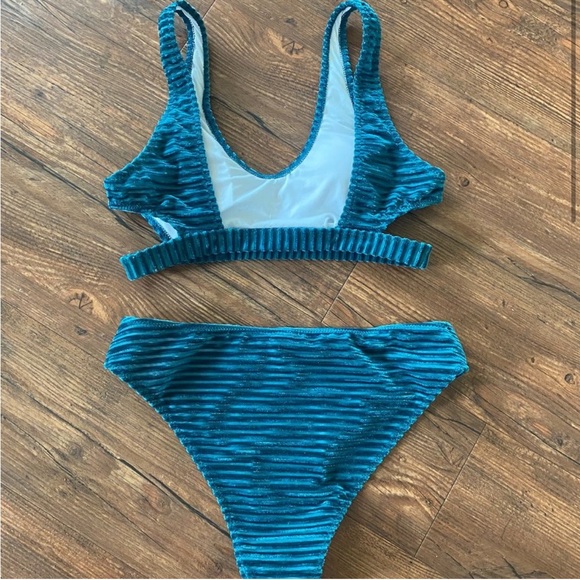 EUC Cupshe Velour Cut Out Bikini - Picture 4 of 12